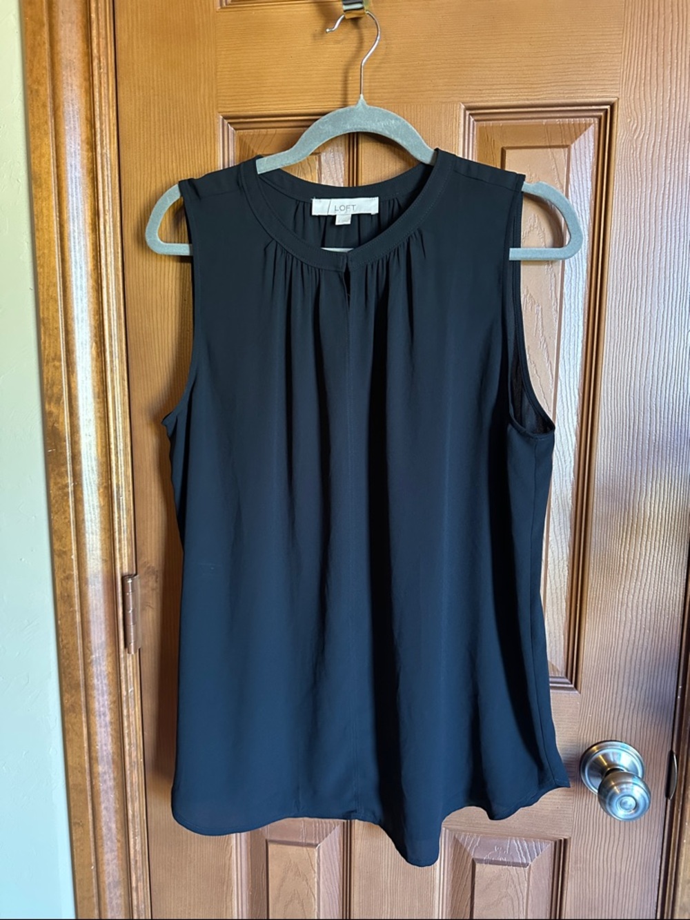 LOFT Black Sleeveless Pleated-Neck Camisole, size Large